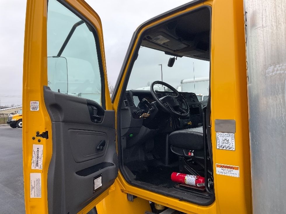 Medium Duty Box Truck-Light and Medium Duty Trucks-International-2021-MV607-Piqua-OH-162,295\n\t\tmiles-$ 41,500 - Image 15