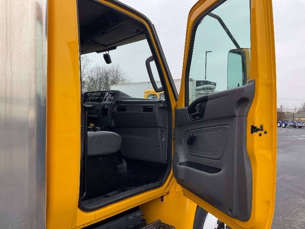Medium Duty Box Truck-Light and Medium Duty Trucks-International-2021-MV607-Piqua-OH-162,295\n\t\tmiles-$ 41,500 - Image 18