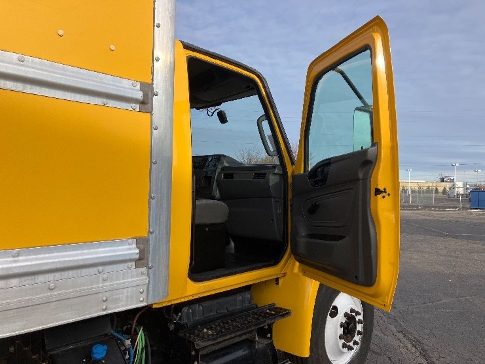 Medium Duty Box Truck-Light and Medium Duty Trucks-International-2021-MV607-Piqua-OH-204,350\n\t\tmiles-$ 41,750 - Image 20