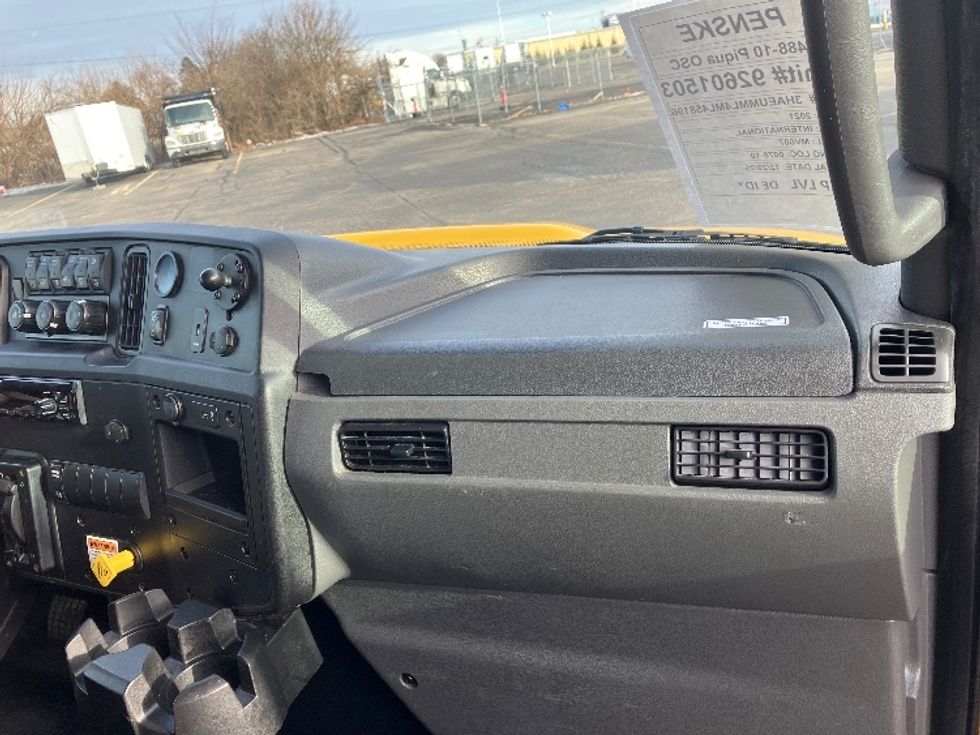 Medium Duty Box Truck-Light and Medium Duty Trucks-International-2021-MV607-Piqua-OH-204,350\n\t\tmiles-$ 41,750 - Image 21