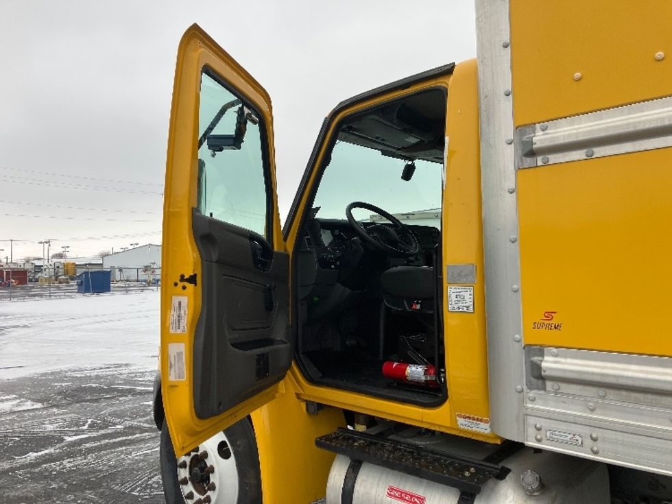 Medium Duty Box Truck-Light and Medium Duty Trucks-International-2021-MV607-Piqua-OH-225,063\n\t\tmiles-$ 38,750 - Image 15