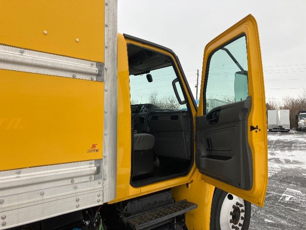 Medium Duty Box Truck-Light and Medium Duty Trucks-International-2021-MV607-Piqua-OH-225,063\n\t\tmiles-$ 38,750 - Image 19