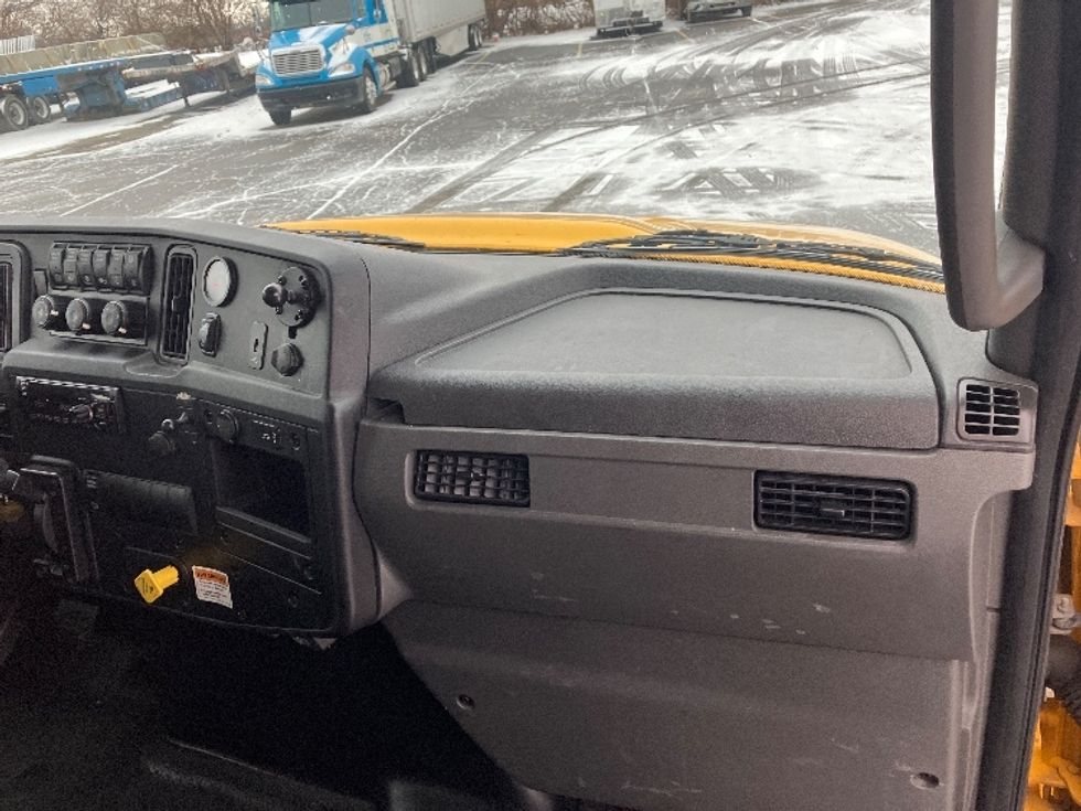 Medium Duty Box Truck-Light and Medium Duty Trucks-International-2021-MV607-Piqua-OH-225,063\n\t\tmiles-$ 38,750 - Image 20