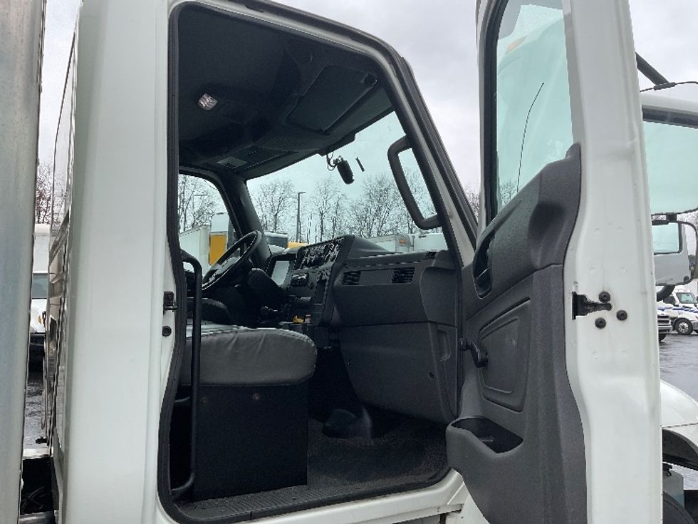 Medium Duty Box Truck-Light and Medium Duty Trucks-International-2021-MV607-Pittsburgh-PA-124,865\n\t\tmiles-$ 63,750 - Image 20