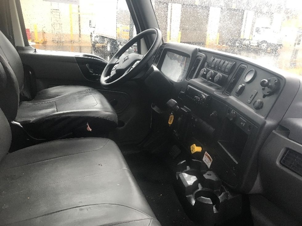 Medium Duty Box Truck-Light and Medium Duty Trucks-International-2021-MV607-Pittsburgh-PA-176,268\n\t\tmiles-$ 59,000 - Image 22