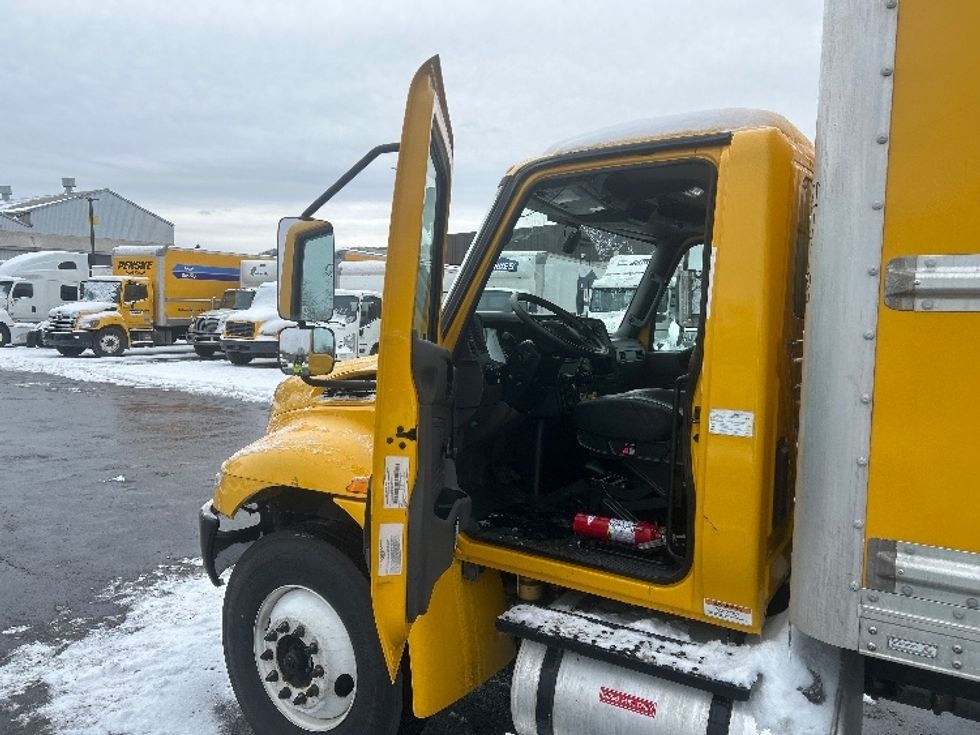 Medium Duty Box Truck-Light and Medium Duty Trucks-International-2021-MV607-Pittsburgh-PA-223,870\n\t\tmiles-$ 37,750 - Image 16