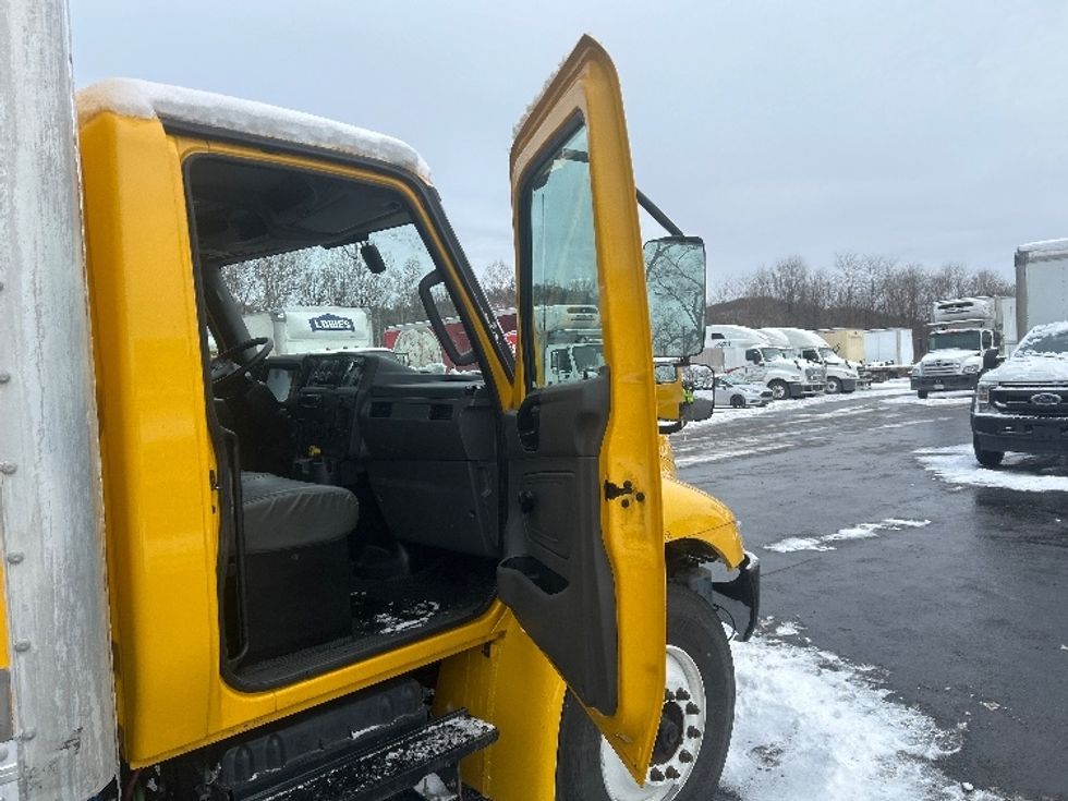 Medium Duty Box Truck-Light and Medium Duty Trucks-International-2021-MV607-Pittsburgh-PA-223,870\n\t\tmiles-$ 37,750 - Image 20