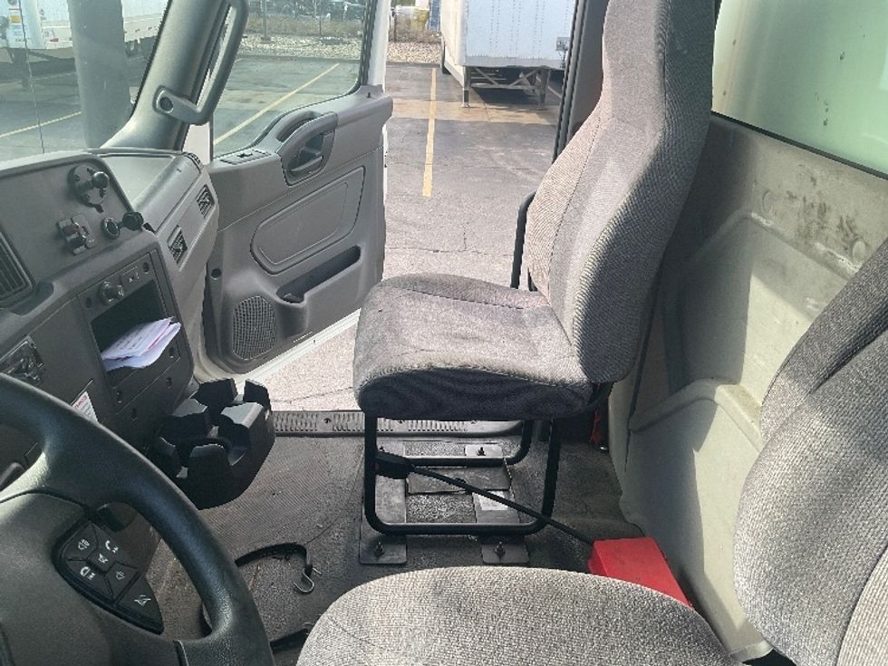 Medium Duty Box Truck-Light and Medium Duty Trucks-International-2021-MV607-Plymouth-MI-108,781\n\t\tmiles-$ 64,500 - Image 19