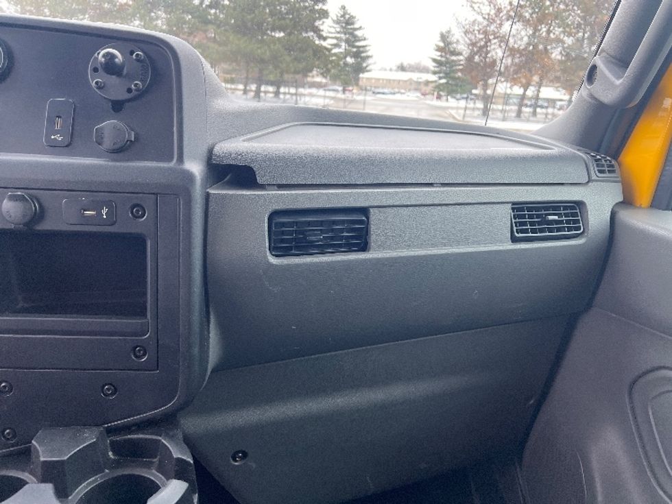 Medium Duty Box Truck-Light and Medium Duty Trucks-International-2021-MV607-Plymouth-MI-141,913\n\t\tmiles-$ 43,250 - Image 21