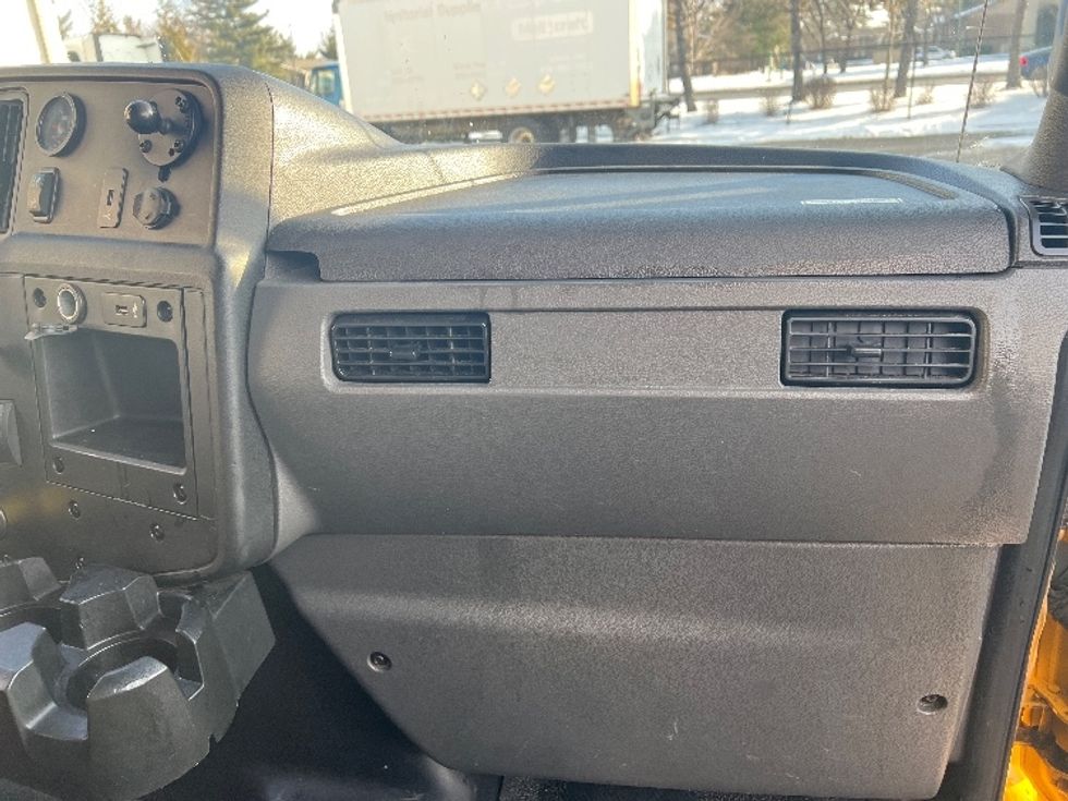 Medium Duty Box Truck-Light and Medium Duty Trucks-International-2021-MV607-Plymouth-MI-186,641\n\t\tmiles-$ 43,000 - Image 21