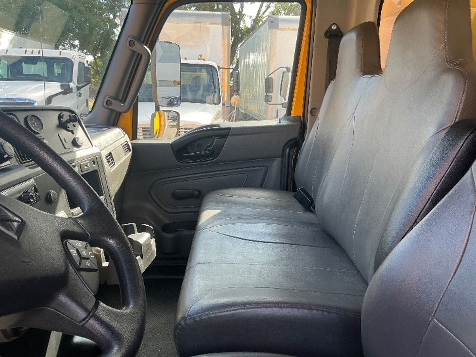 Medium Duty Box Truck-Light and Medium Duty Trucks-International-2021-MV607-Pompano Beach-FL-160,338\n\t\tmiles-$ 48,000 - Image 19
