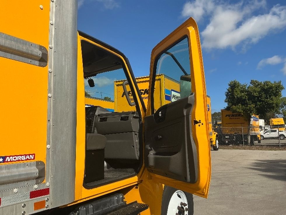 Medium Duty Box Truck-Light and Medium Duty Trucks-International-2021-MV607-Pompano Beach-FL-160,338\n\t\tmiles-$ 48,000 - Image 20