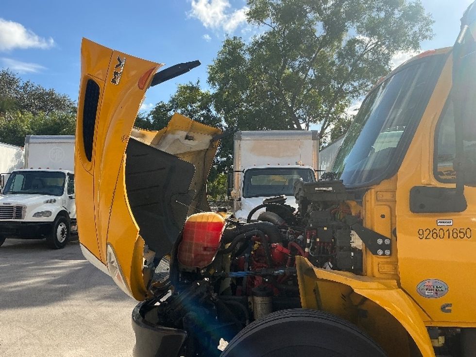 Medium Duty Box Truck-Light and Medium Duty Trucks-International-2021-MV607-Pompano Beach-FL-160,338\n\t\tmiles-$ 48,000 - Image 24