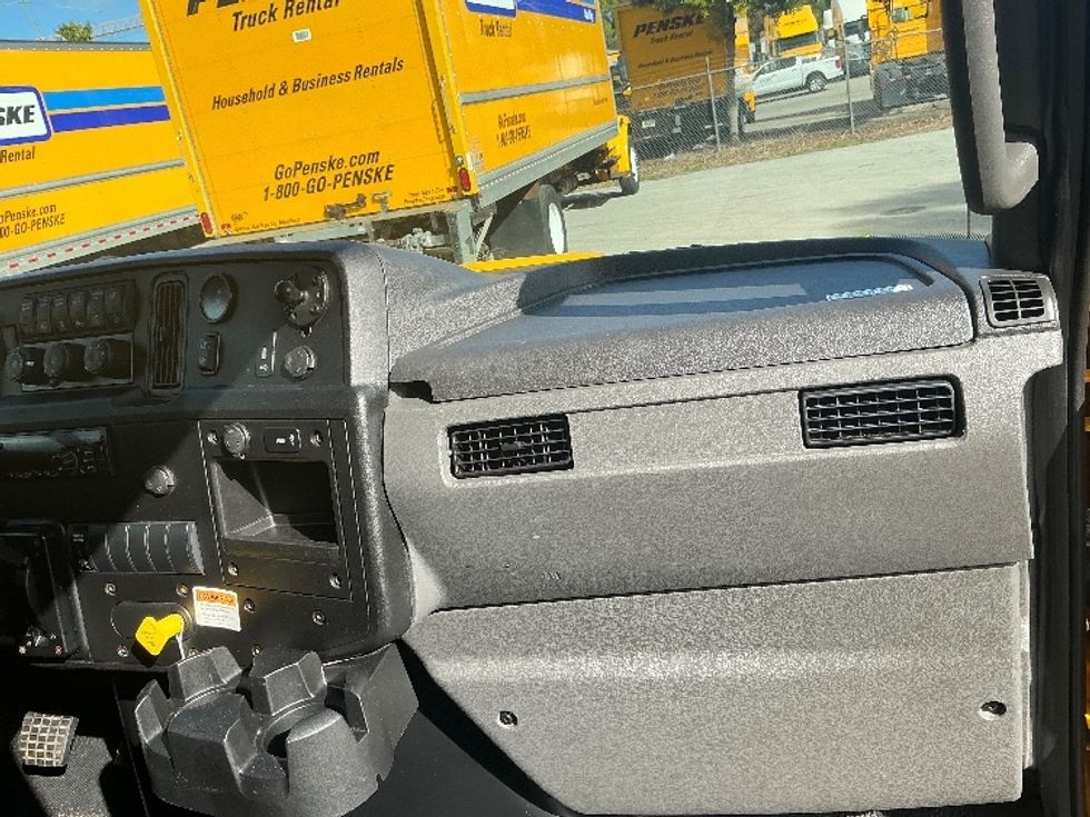 Medium Duty Box Truck-Light and Medium Duty Trucks-International-2021-MV607-Pompano Beach-FL-160,338\n\t\tmiles-$ 48,000 - Image 21