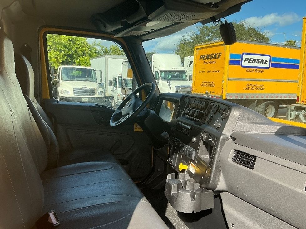 Medium Duty Box Truck-Light and Medium Duty Trucks-International-2021-MV607-Pompano Beach-FL-160,338\n\t\tmiles-$ 48,000 - Image 22