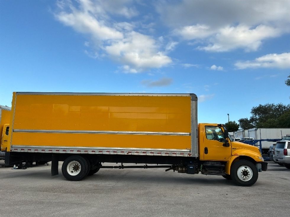 Medium Duty Box Truck-Light and Medium Duty Trucks-International-2021-MV607-Pompano Beach-FL-196,094\n\t\tmiles-$ 42,750 - Image 15