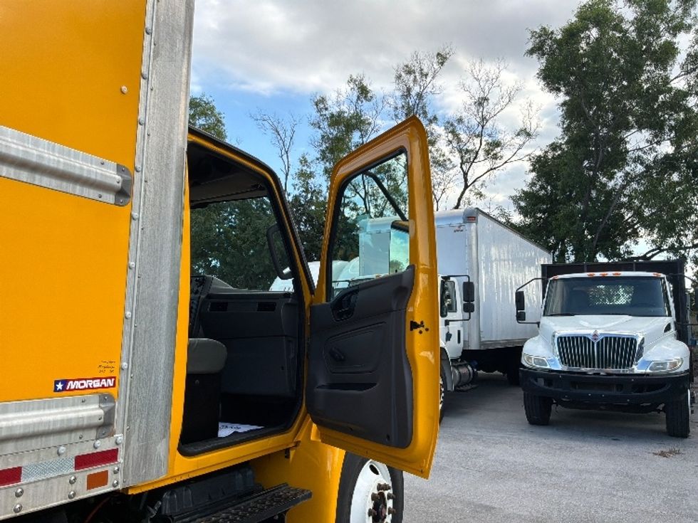 Medium Duty Box Truck-Light and Medium Duty Trucks-International-2021-MV607-Pompano Beach-FL-196,094\n\t\tmiles-$ 42,750 - Image 20