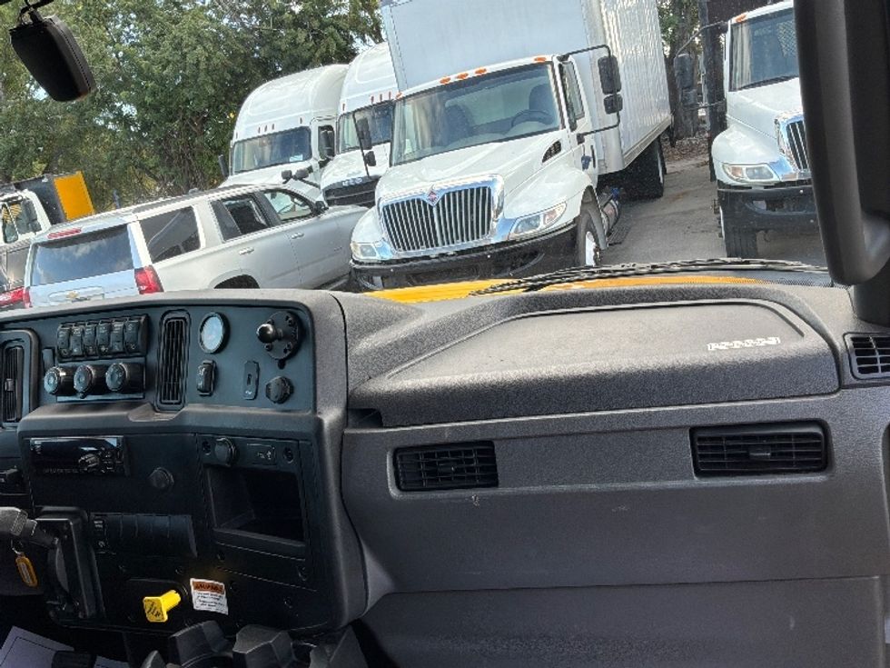 Medium Duty Box Truck-Light and Medium Duty Trucks-International-2021-MV607-Pompano Beach-FL-196,094\n\t\tmiles-$ 42,750 - Image 21