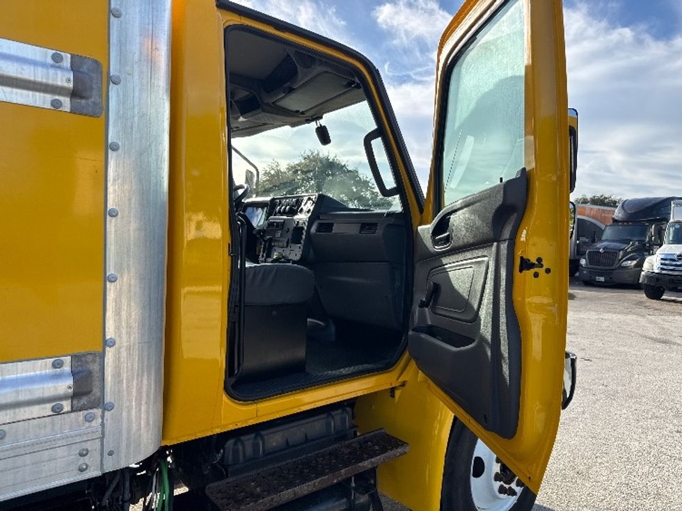 Medium Duty Box Truck-Light and Medium Duty Trucks-International-2021-MV607-Pompano Beach-FL-235,559\n\t\tmiles-$ 40,000 - Image 19