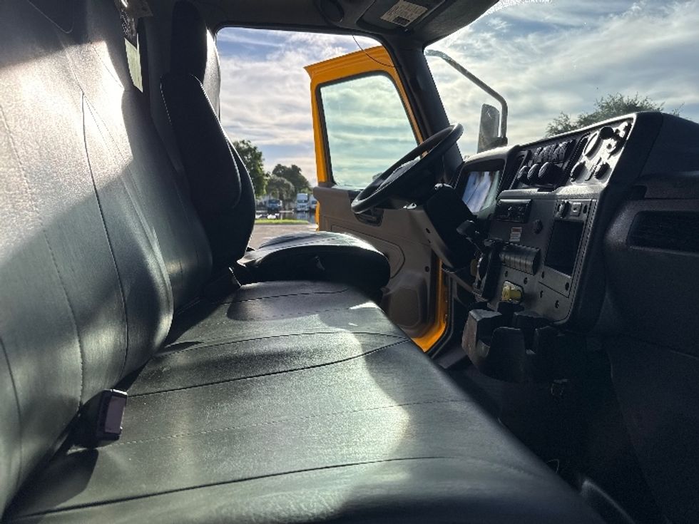 Medium Duty Box Truck-Light and Medium Duty Trucks-International-2021-MV607-Pompano Beach-FL-235,559\n\t\tmiles-$ 40,000 - Image 21