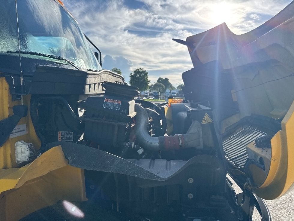 Medium Duty Box Truck-Light and Medium Duty Trucks-International-2021-MV607-Pompano Beach-FL-235,559\n\t\tmiles-$ 40,000 - Image 22