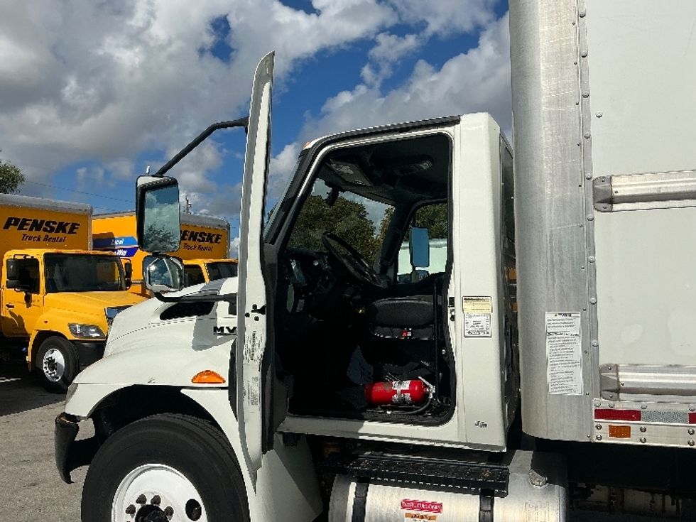 Medium Duty Box Truck-Light and Medium Duty Trucks-International-2021-MV607-Pompano Beach-FL-265,373\n\t\tmiles-$ 37,750 - Image 16