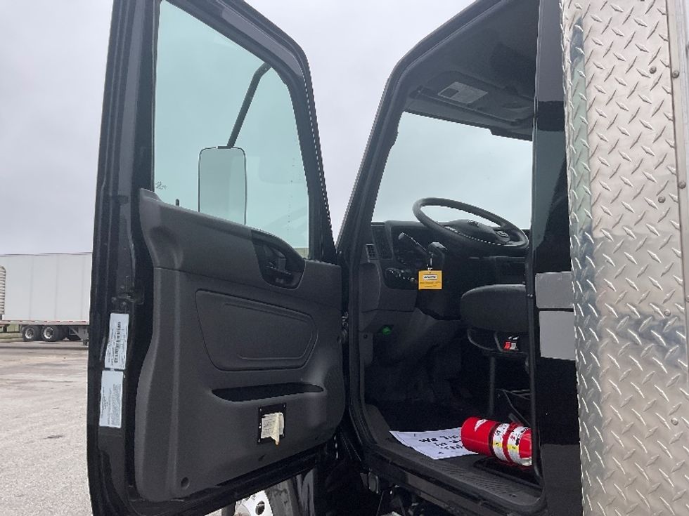 Medium Duty Box Truck-Light and Medium Duty Trucks-International-2021-MV607-Poplar Bluff-MO-173,449\n\t\tmiles-$ 14,250 - Image 16