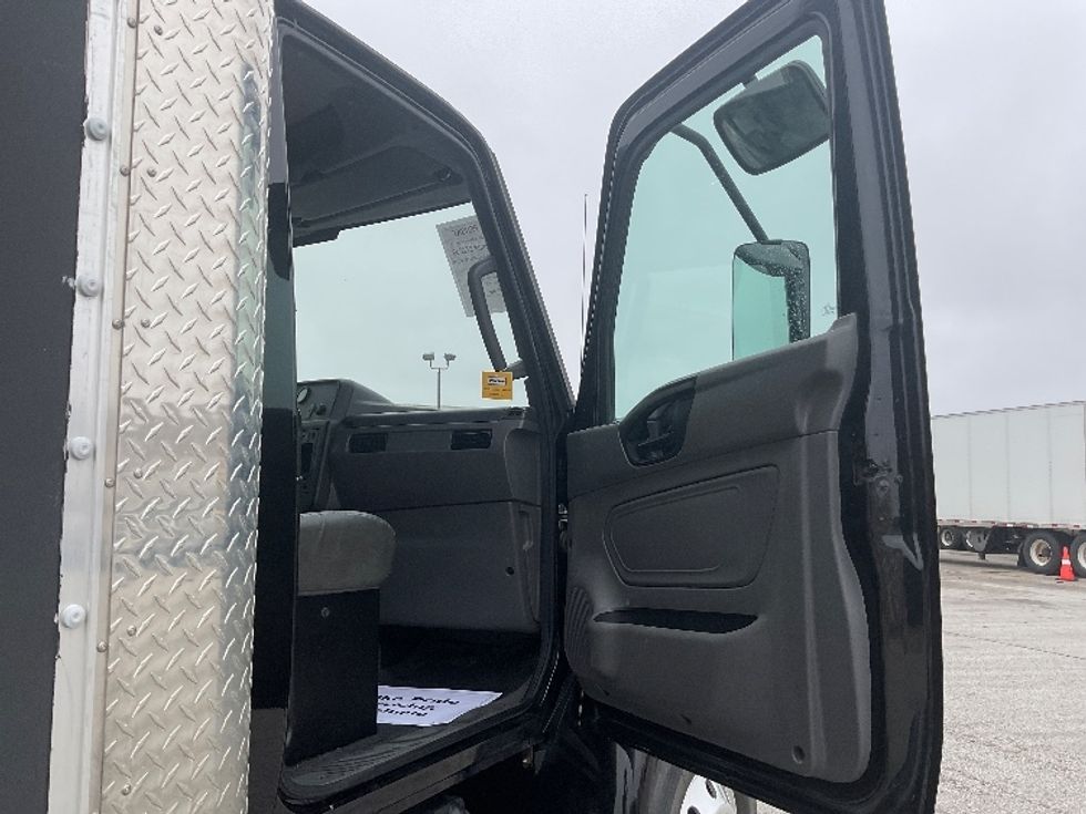 Medium Duty Box Truck-Light and Medium Duty Trucks-International-2021-MV607-Poplar Bluff-MO-173,449\n\t\tmiles-$ 14,250 - Image 20