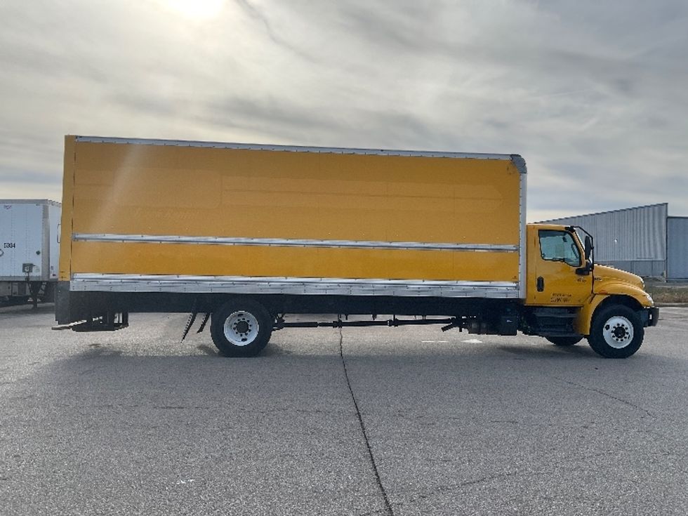 Medium Duty Box Truck-Light and Medium Duty Trucks-International-2021-MV607-Poplar Bluff-MO-196,924\n\t\tmiles-$ 42,750 - Image 15