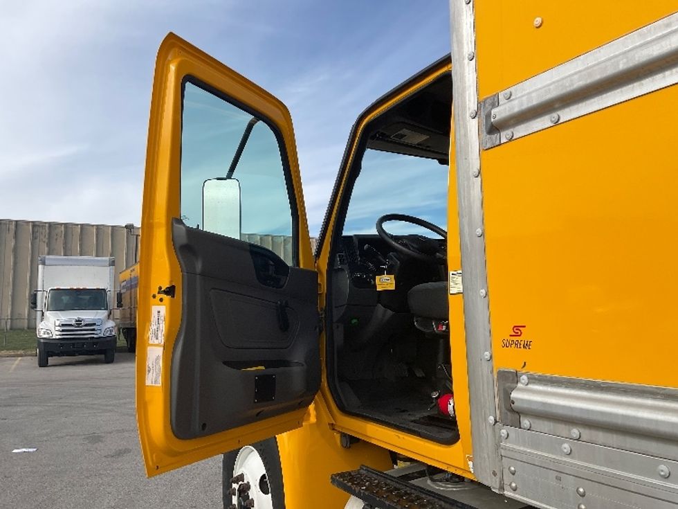 Medium Duty Box Truck-Light and Medium Duty Trucks-International-2021-MV607-Poplar Bluff-MO-196,924\n\t\tmiles-$ 42,750 - Image 16