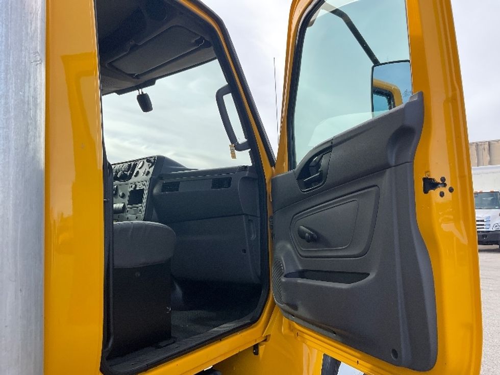 Medium Duty Box Truck-Light and Medium Duty Trucks-International-2021-MV607-Poplar Bluff-MO-196,924\n\t\tmiles-$ 42,750 - Image 20