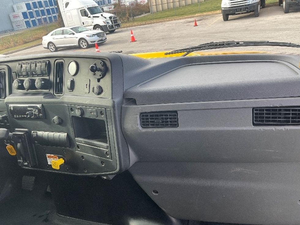 Medium Duty Box Truck-Light and Medium Duty Trucks-International-2021-MV607-Poplar Bluff-MO-196,924\n\t\tmiles-$ 42,750 - Image 21