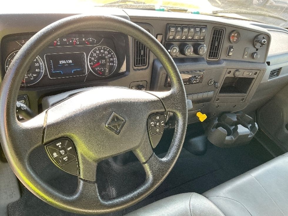 Medium Duty Box Truck-Light and Medium Duty Trucks-International-2021-MV607-Poplar Bluff-MO-205,164\n\t\tmiles-$ 41,500 - Image 18