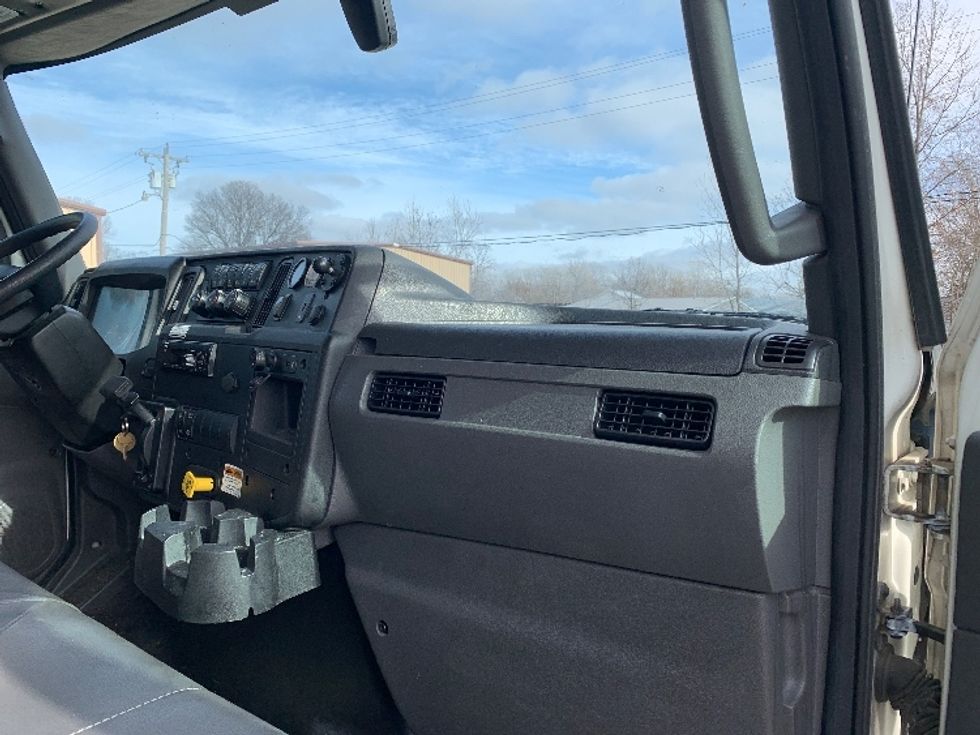 Medium Duty Box Truck-Light and Medium Duty Trucks-International-2021-MV607-Poplar Bluff-MO-220,662\n\t\tmiles-$ 51,000 - Image 21