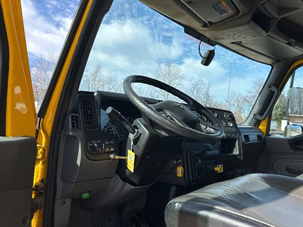Medium Duty Box Truck-Light and Medium Duty Trucks-International-2021-MV607-Poplar Bluff-MO-231,319\n\t\tmiles-$ 37,750 - Image 17