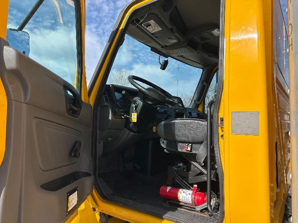 Medium Duty Box Truck-Light and Medium Duty Trucks-International-2021-MV607-Poplar Bluff-MO-231,319\n\t\tmiles-$ 37,750 - Image 16