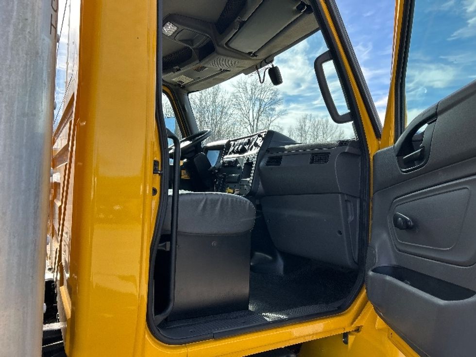 Medium Duty Box Truck-Light and Medium Duty Trucks-International-2021-MV607-Poplar Bluff-MO-231,319\n\t\tmiles-$ 37,750 - Image 20