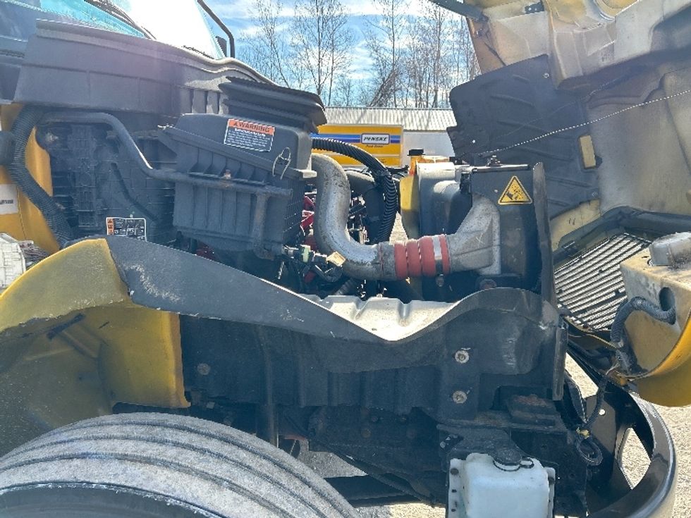 Medium Duty Box Truck-Light and Medium Duty Trucks-International-2021-MV607-Poplar Bluff-MO-231,319\n\t\tmiles-$ 37,750 - Image 23