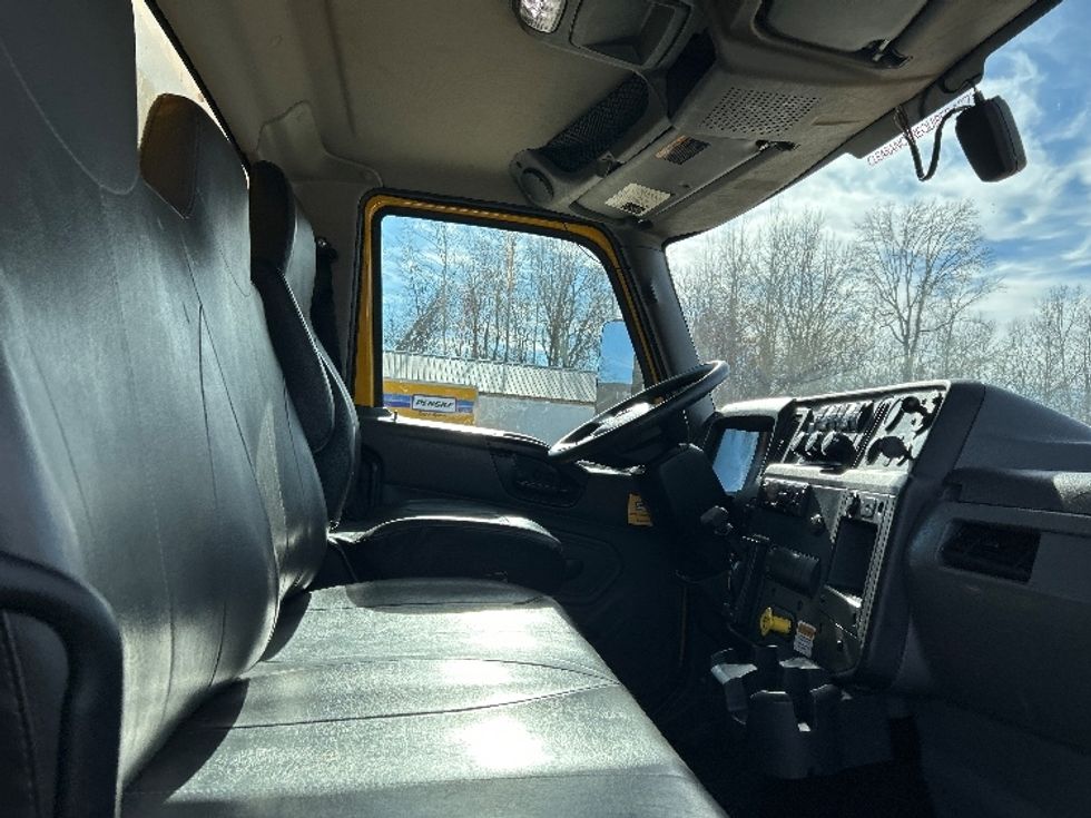Medium Duty Box Truck-Light and Medium Duty Trucks-International-2021-MV607-Poplar Bluff-MO-231,319\n\t\tmiles-$ 37,750 - Image 22