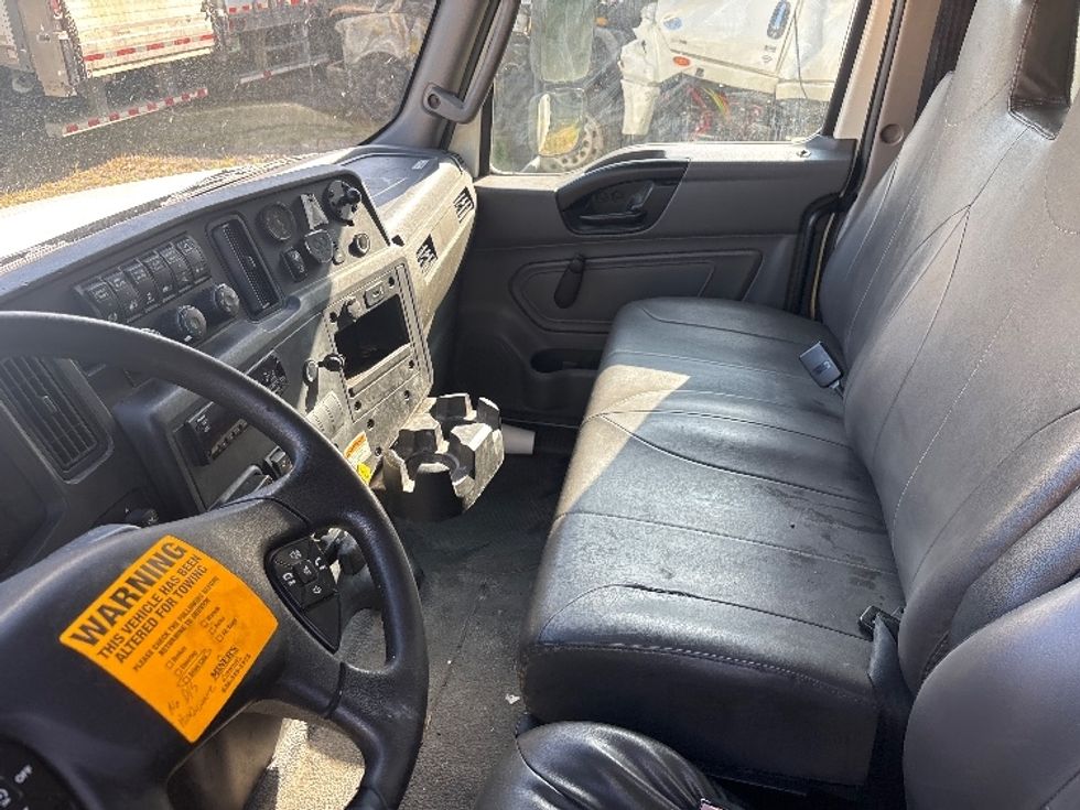 Medium Duty Box Truck-Light and Medium Duty Trucks-International-2021-MV607-Poplar Bluff-MO-332,040\n\t\tmiles-$ 12,000 - Image 19