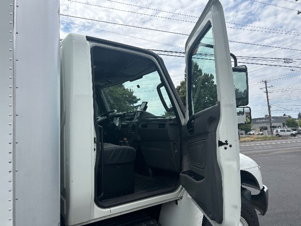 Medium Duty Box Truck-Light and Medium Duty Trucks-International-2021-MV607-Portland-OR-117,011\n\t\tmiles-$ 58,000 - Image 20