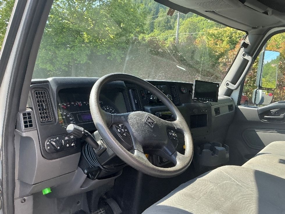 Medium Duty Box Truck-Light and Medium Duty Trucks-International-2021-MV607-Portland-OR-133,802\n\t\tmiles-$ 56,500 - Image 17