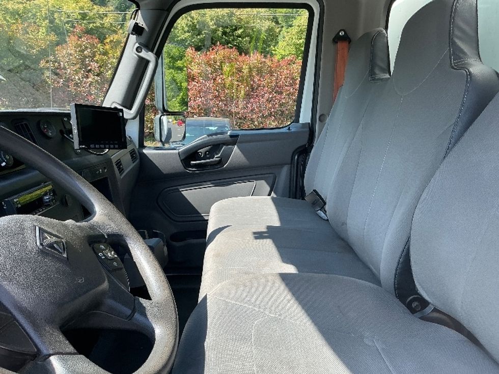 Medium Duty Box Truck-Light and Medium Duty Trucks-International-2021-MV607-Portland-OR-133,802\n\t\tmiles-$ 56,500 - Image 19