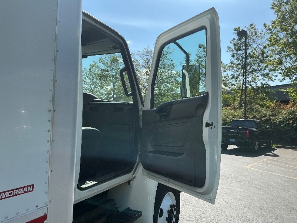 Medium Duty Box Truck-Light and Medium Duty Trucks-International-2021-MV607-Portland-OR-133,802\n\t\tmiles-$ 56,500 - Image 20