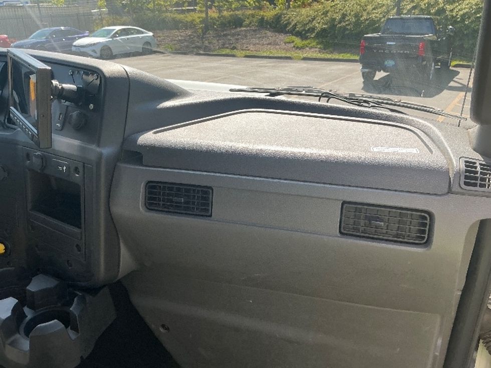 Medium Duty Box Truck-Light and Medium Duty Trucks-International-2021-MV607-Portland-OR-133,802\n\t\tmiles-$ 56,500 - Image 21