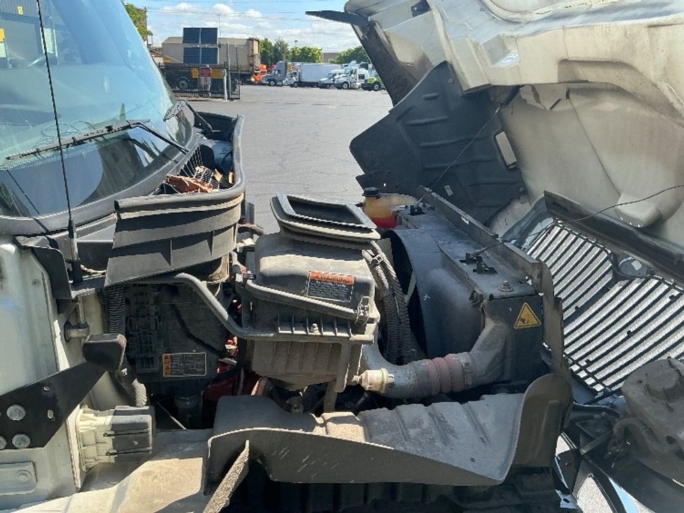 Medium Duty Box Truck-Light and Medium Duty Trucks-International-2021-MV607-Portland-OR-133,802\n\t\tmiles-$ 56,500 - Image 23