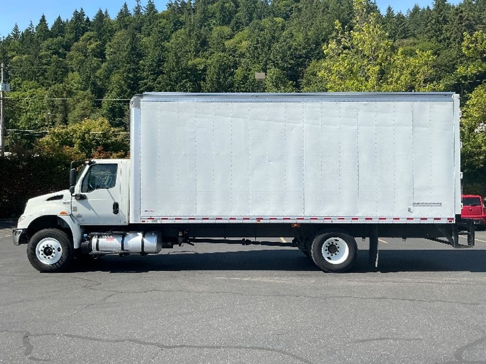 Medium Duty Box Truck-Light and Medium Duty Trucks-International-2021-MV607-Portland-OR-133,802\n\t\tmiles-$ 56,500 - Image 4