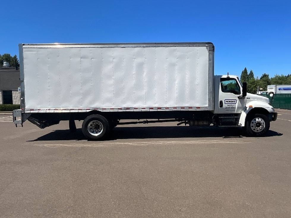 Medium Duty Box Truck-Light and Medium Duty Trucks-International-2021-MV607-Portland-OR-141,217\n\t\tmiles-$ 60,500 - Image 15