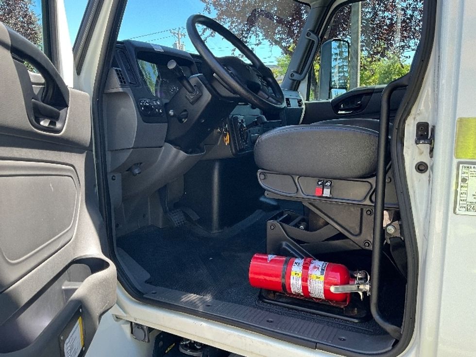 Medium Duty Box Truck-Light and Medium Duty Trucks-International-2021-MV607-Portland-OR-141,217\n\t\tmiles-$ 60,500 - Image 17