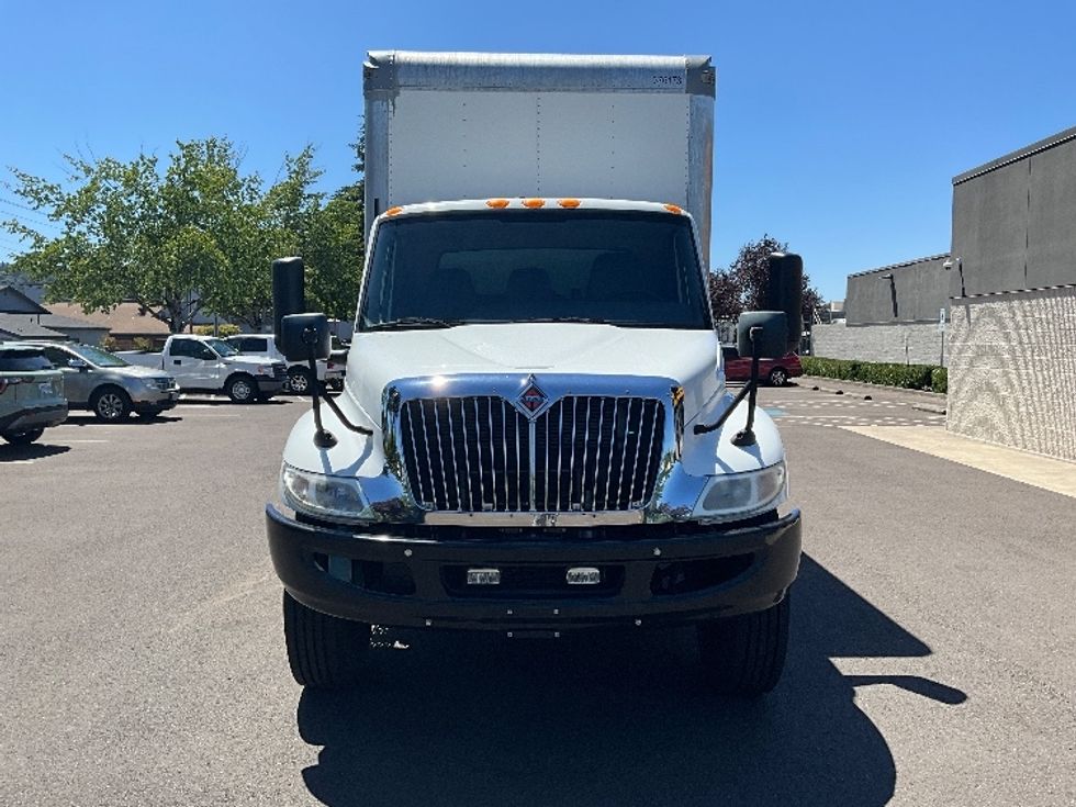 Medium Duty Box Truck-Light and Medium Duty Trucks-International-2021-MV607-Portland-OR-141,217\n\t\tmiles-$ 60,500 - Image 2